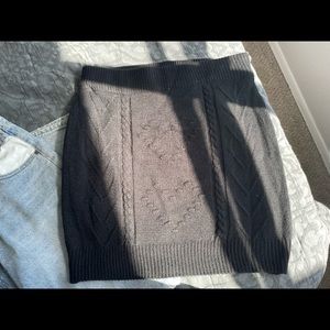 Black skirt with wool design